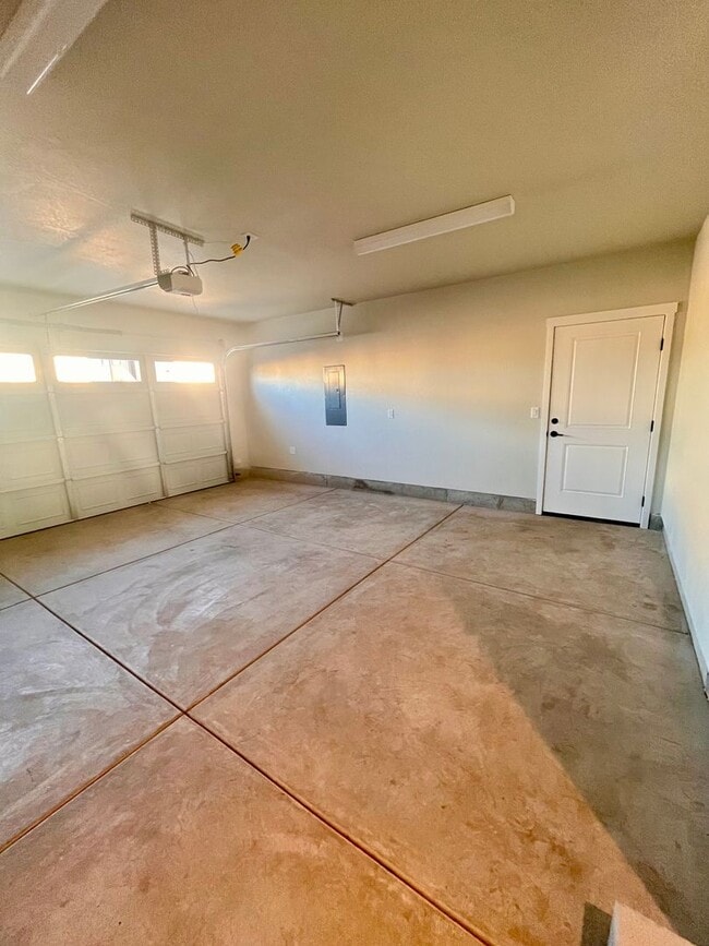 Building Photo - New Construction Medford/Central Point Area - Close to all Everything !