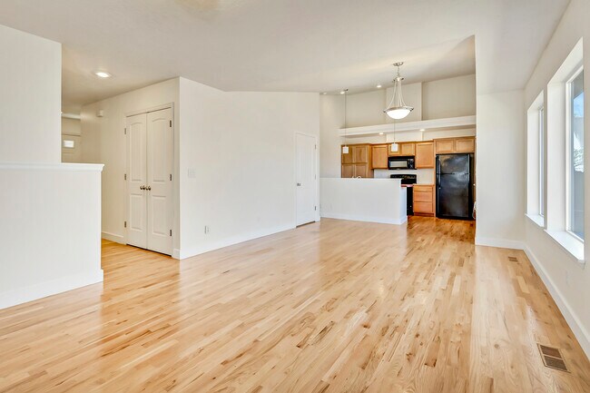 Building Photo - 4552 W Kendall St