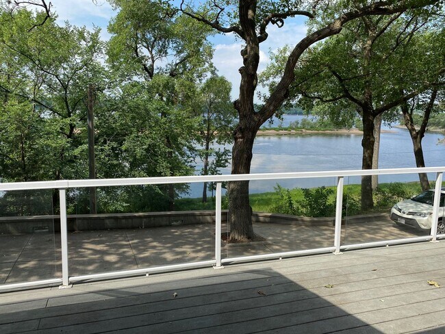 Building Photo - Nice 3 Bedroom house on the river front in Hudson