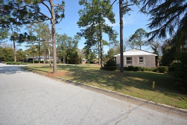 Building Photo - 4 Bed/3 full Bath home with fenced yard in 30904