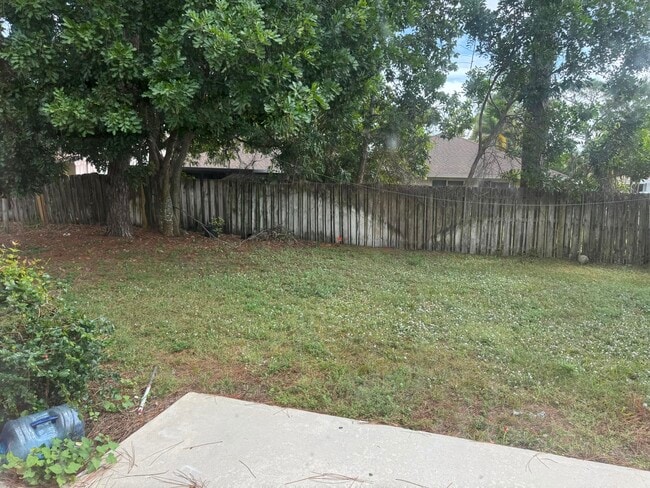 Building Photo - 1015 Staghorn St