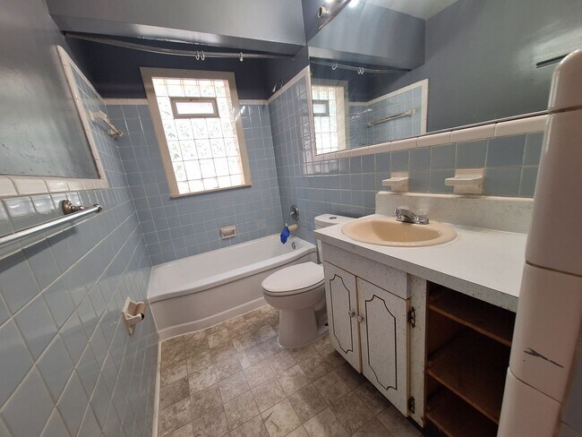 Building Photo - 6338 Lodewyck St