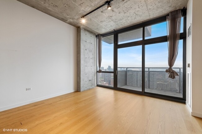 Building Photo - 235 W Van Buren St
