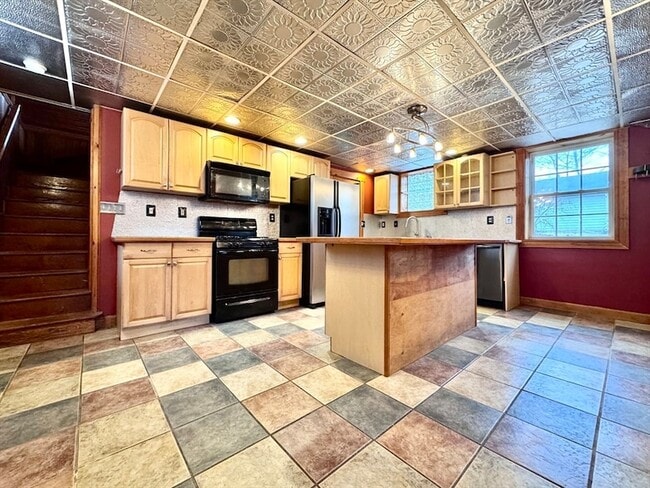 Building Photo - 53 Circuit Rd