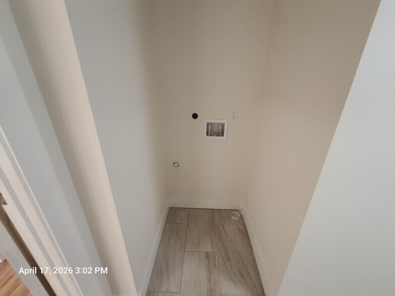 Building Photo - 515 W 104th St