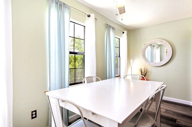 Building Photo - 4000 Gulf Terrace Dr