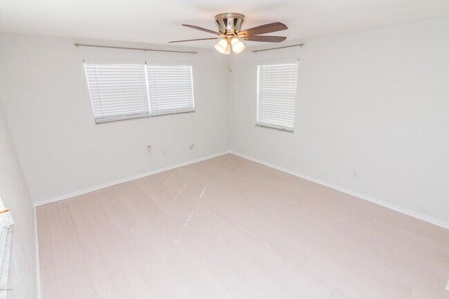 Building Photo - WONDEFUL BEACHSIDE POOL HOME - POOL CARE & LAWN CARE INCLUDED