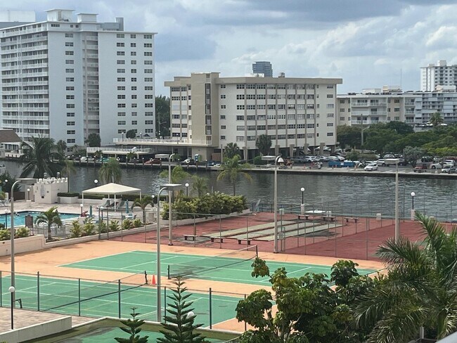 Building Photo - 1849 S Ocean Dr