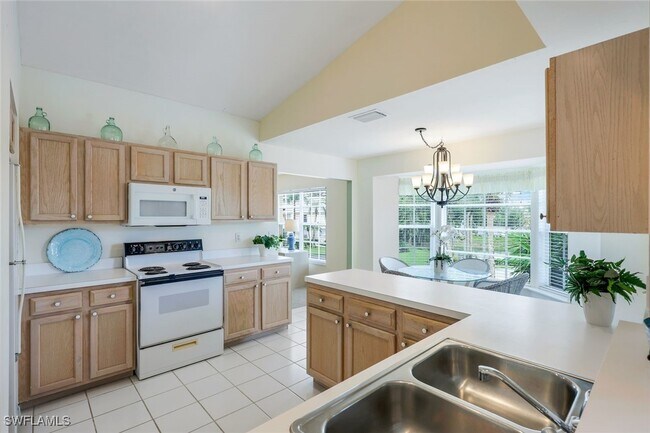 Building Photo - 736 Wiggins Lake Dr