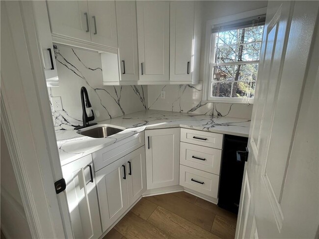 Building Photo - 2911 Bentwood Dr