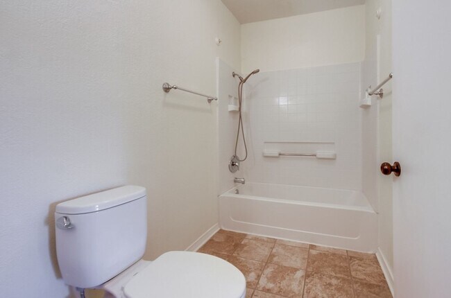 Building Photo - Downtown Vista Townhome, Available Now!