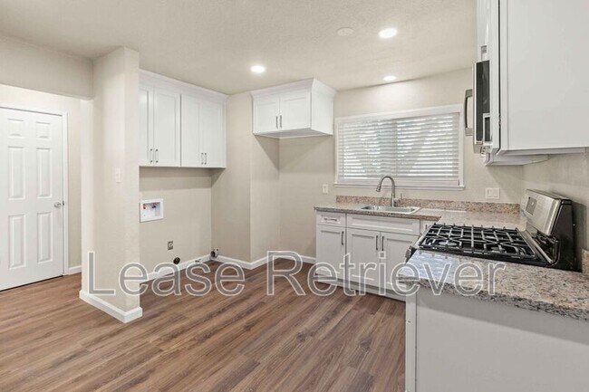 Building Photo - 850 Sequoia Blvd