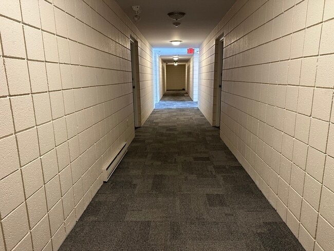 Building Photo - 45 Oval Rd