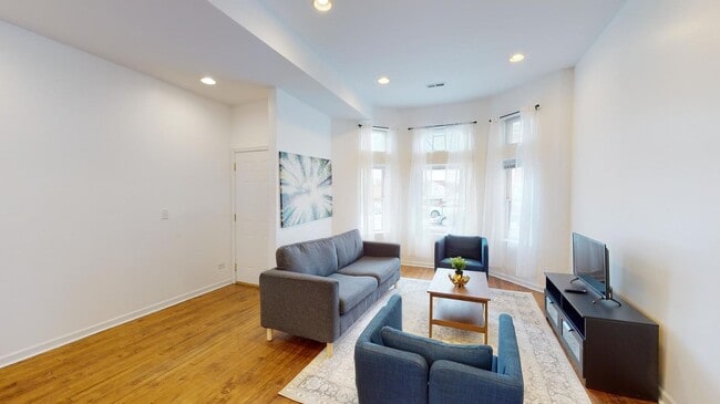 Building Photo - 1945 W Cermak Rd