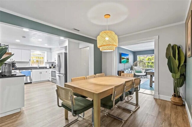 Building Photo - 1596 Idle Dr NE