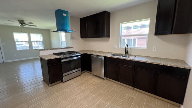 Building Photo - 2112 Victory Ave