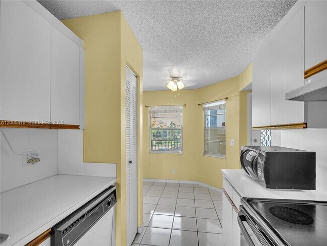 Building Photo - 12701 SW 13th St
