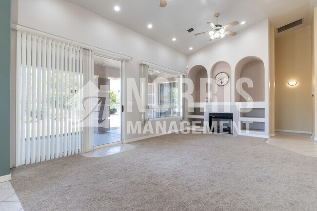 Building Photo - Beautiful Home Located in The Links