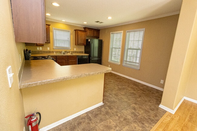 Building Photo - 6165 E Lafayette St