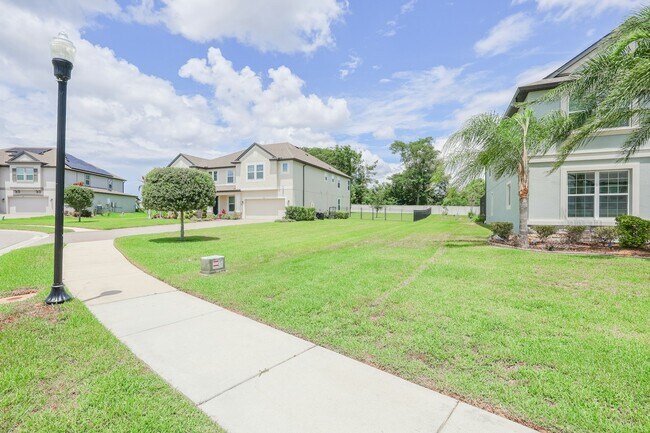 Building Photo - 9841 Cabernet Ave