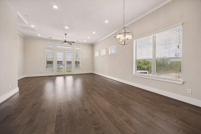 Building Photo - 5912 E Post Oak Ln