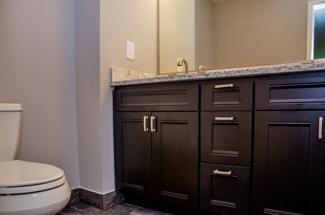 Building Photo - Sunny Luxury 2 Bedrooms 2 Baths Condo with...