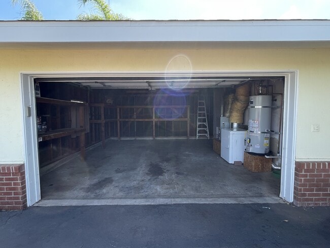 Building Photo - 439 Avalon Dr