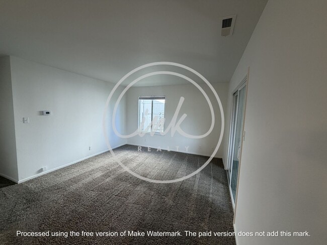 Building Photo - Cute Condo