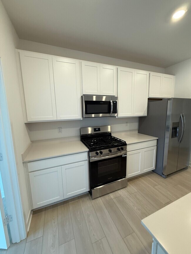 Building Photo - 15138 Farrington Rd