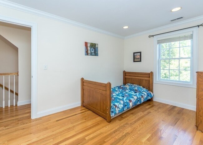 Building Photo - 67 Trimount Ave