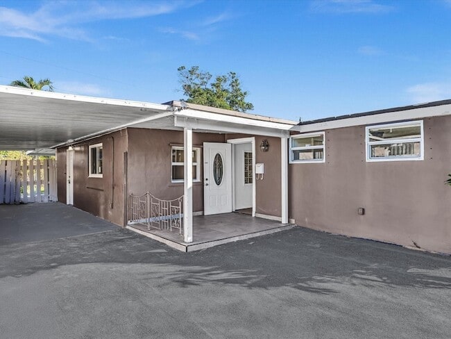 Building Photo - 6661 Meade St