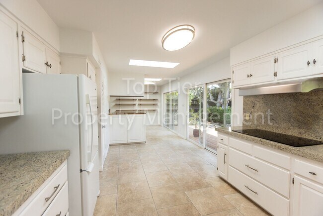 Building Photo - Charming Mid-Century Home | 4BR, 3BA | 2,424 Sq Ft | 8,400 Sq Ft Lot | Prime La Jolla Location**$...