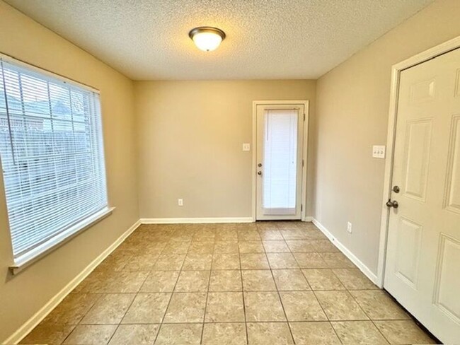 Building Photo - Cordova Home- 3 Bedroom 2 Bath Home Availa...