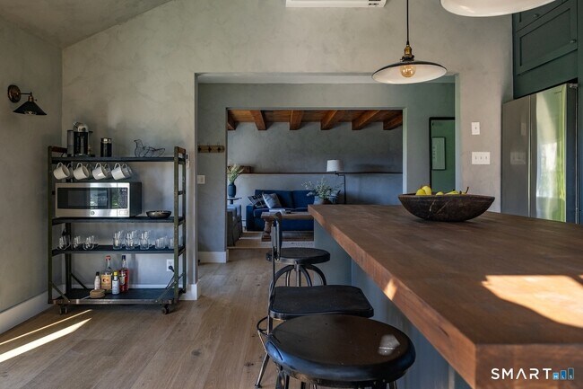 Building Photo - 69 Mudge Pond Rd