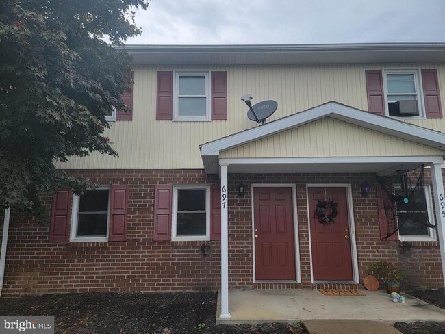 Building Photo - 691 Center Dr
