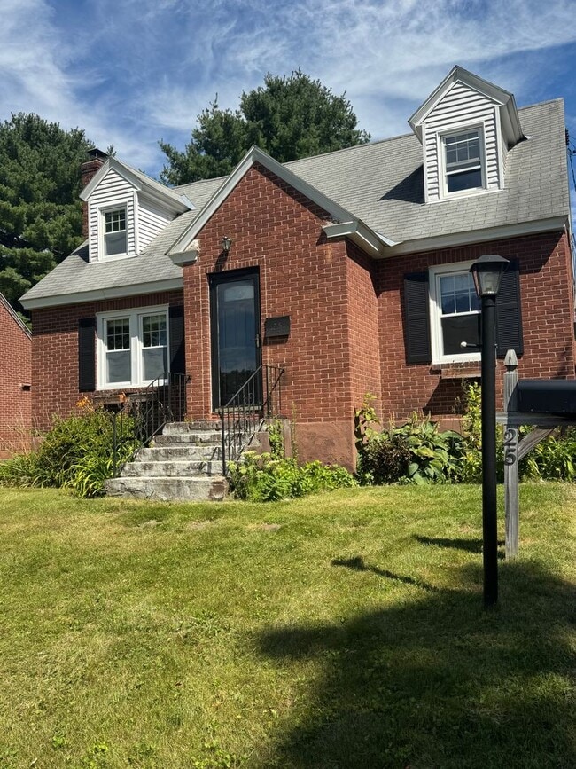 Primary Photo - Adorable Single Family Home In Southeast P...