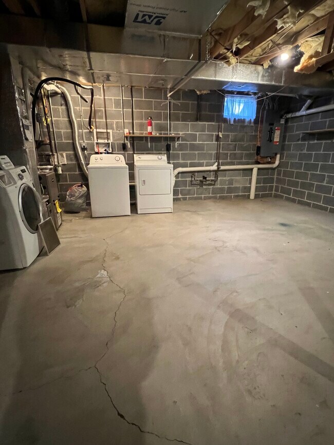 Building Photo - 4 N Locust St