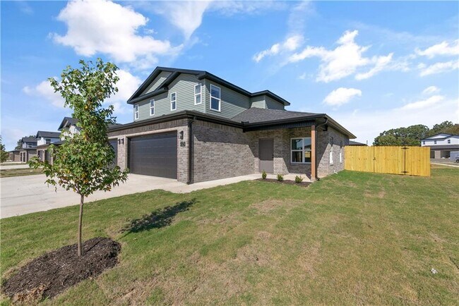 Building Photo - 601 Cosmos St