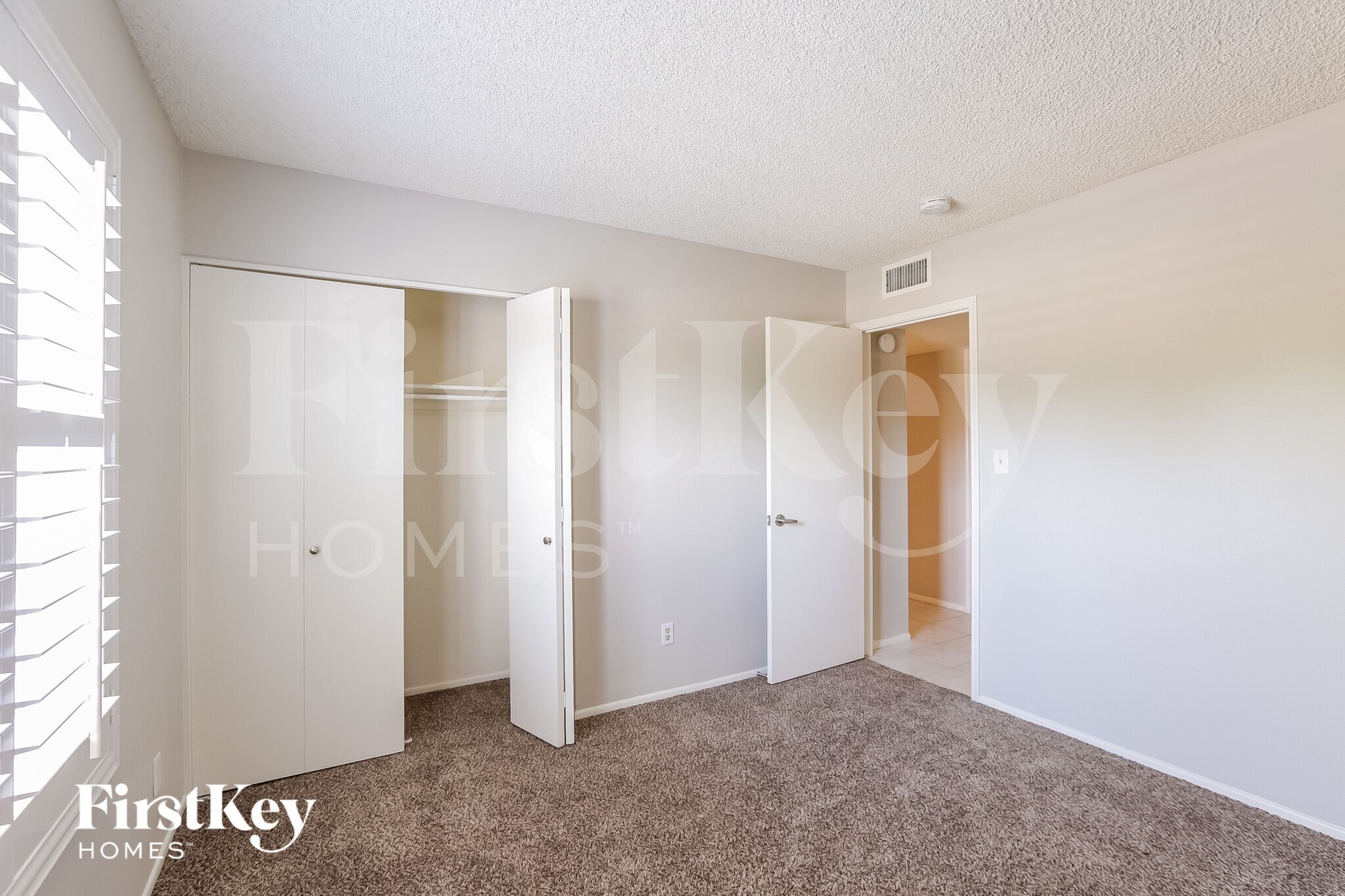 Building Photo - 2922 E Sierra St