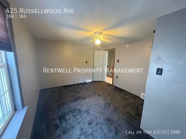 Building Photo - 425 Russellwood Ave