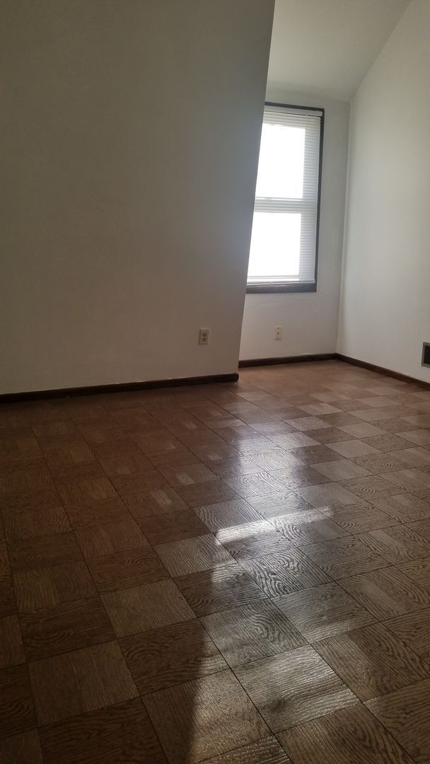 Building Photo - Milwaukee Condo Available!