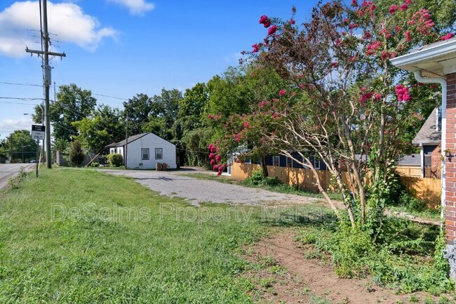 Building Photo - 4601 Elkins Ave