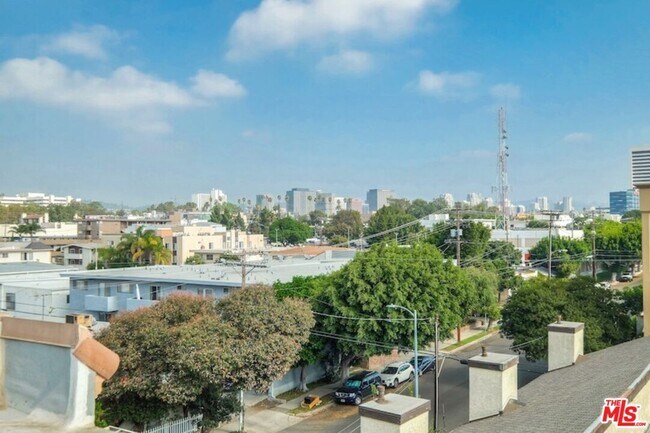 Building Photo - 11578 Iowa Ave