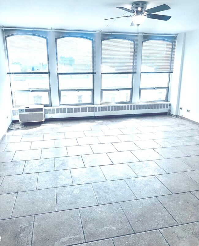 Building Photo - 1450 E 55th Pl