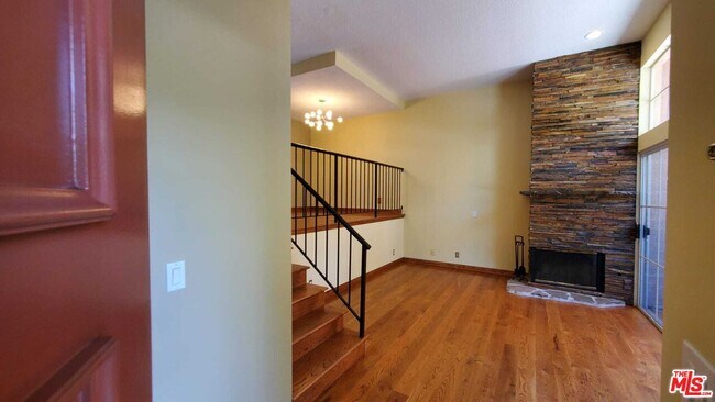 Building Photo - 7320 Balboa Blvd