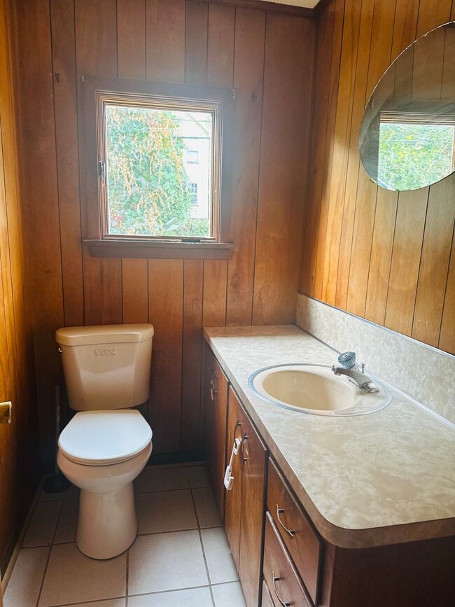 Building Photo - DREAM LOCATION !! LOOKS LIKE PRIVET ROAD !!!