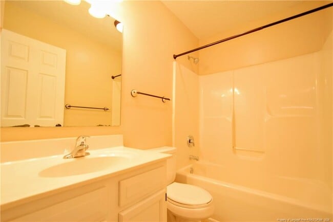 Building Photo - 5050 Summer Ridge Rd