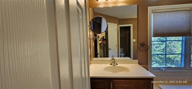 Building Photo - 246 Overlook Ct