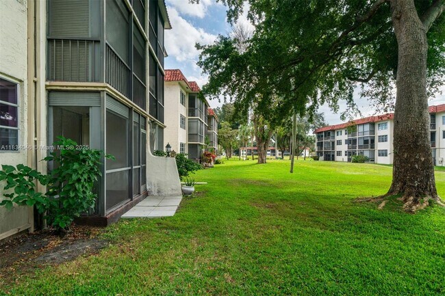 Building Photo - 8901 S Hollybrook Blvd
