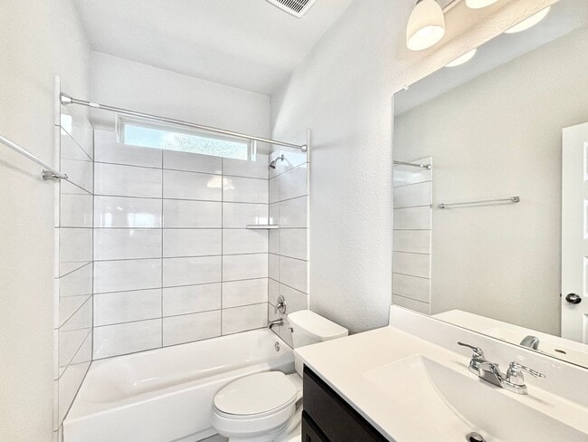 Building Photo - 4 Bedroom Home with Pool in Kinder Ranch!